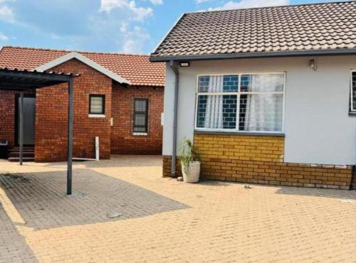 Tshepang Modern Suites Secunda in Secunda