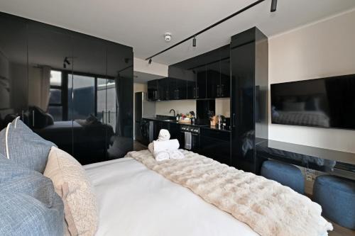 Cozy Studio Retreat, Hotel-Style Comfort at The Tokyo in Cape Town