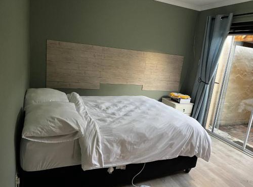 Serene 3-Bedroom Apartment in Cape Town - Pets Welcome in Cape Town