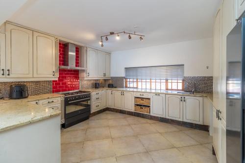 URBAN ESCAPEs - LINDEN PLACE in Johannesburg