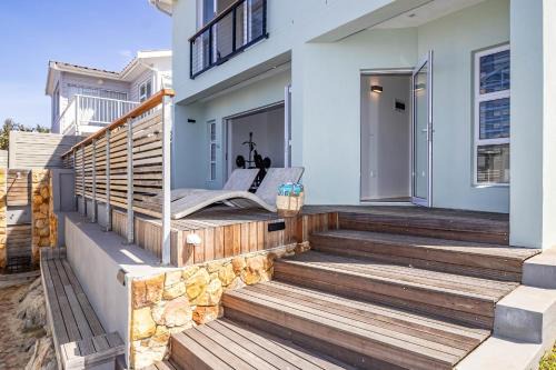 78 Beach Road Oceanfront With Pool Sleeps 8 in Kleinmond