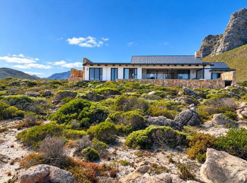 Turtle Creek Cove House Luxury Oceanfront Villa, Pringle Bay in Pringle Bay