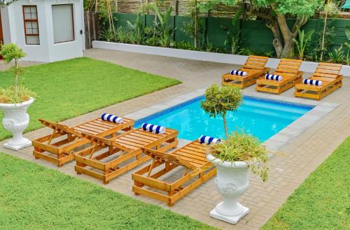 Spray Villa Cozy Cottage in Bloubergstrand
