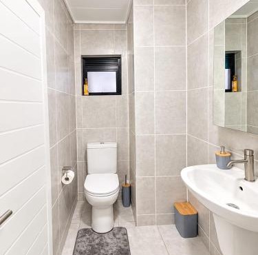 Hlubi at Lifestyle Estate with restaurant and work-station in Boksburg