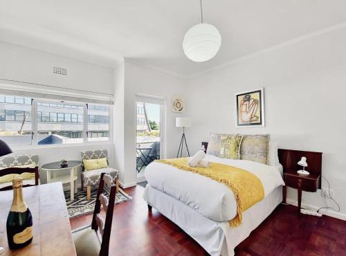 Studio Apartment in Three Anchor Bay in Cape Town