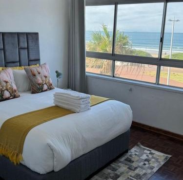 Tenbury Ocean Views l 2BR Beachfront Gem in Durban
