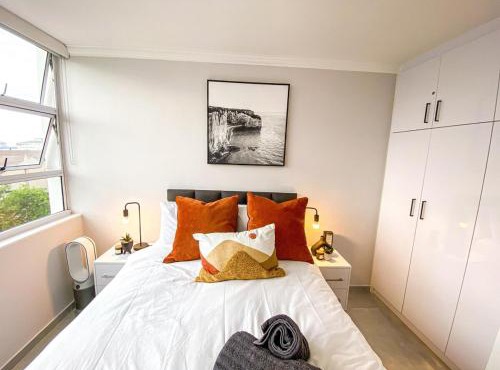 Morden sea point gem Wi-Fi & AC in Cape Town