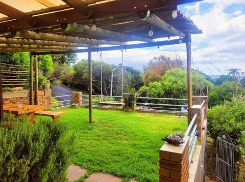 Panoramic Mountain Views Off-Grid Private Bungalow