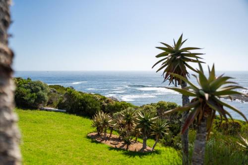 Crayfish Lodge Sea & Country Guest House in Gansbaai
