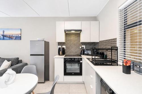 Arch House Langebaan - Modern Stay Near Beach & Club Mykonos in Langebaan