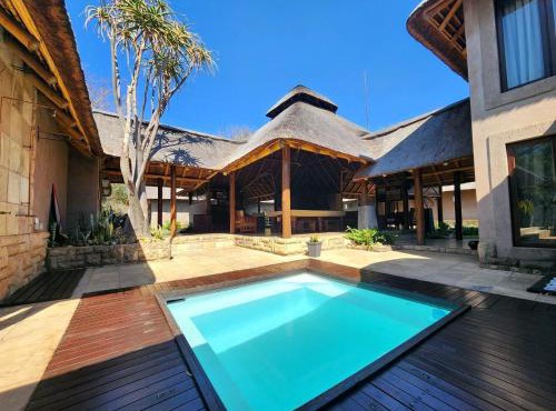 Zebula Golf and Wildlife Estate - Toktokkie Knocking Pax 20 - Moi Signature Luxury villa in Mabula