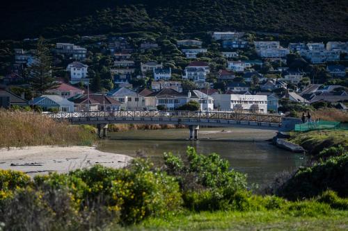 House Zandvlei - Muizenberg Coastal Escape in Muizenberg