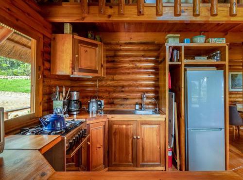 Mountain Cabin private hot tub and swimming pool in Wolseley
