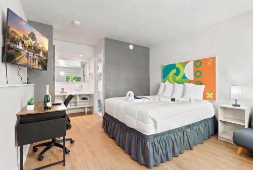 Hotel-Style Room Pool & Free Parking in Kissimmee