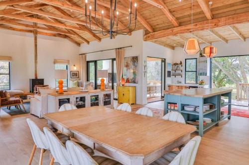 Poplar House Comfort And Style Pool in Hermanus