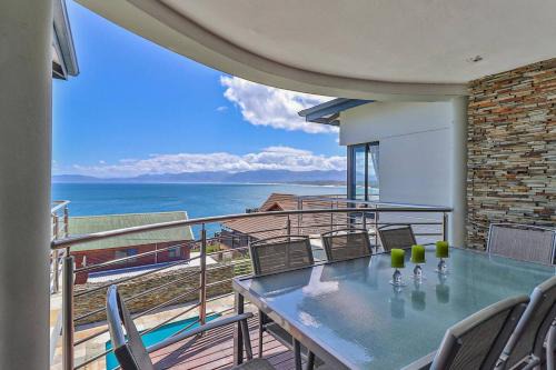 72 On Vyfer Villa, De Kelders Whale Watching, Pool in De Kelders