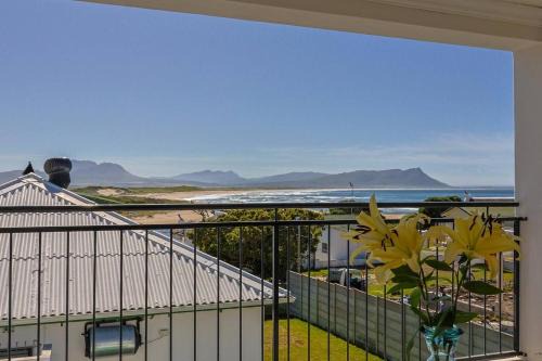 Sitari On Sea Pool Sea Views Kleinmond in Kleinmond
