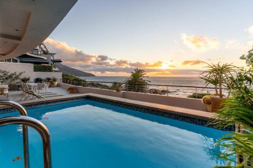 Bakoven Sunsets - Luxury Apt with sea views & pool in Cape Town