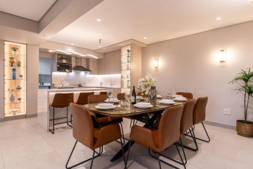 Modern Beach House, Ocean Views, Short walk to Clifton Beach - Lisburn On Clifton Beach House