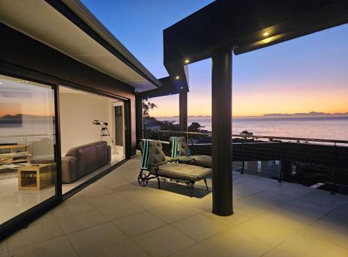 Sugar Beach Penthouse, Sleeps 6 with private pool in Gordonʼs Bay