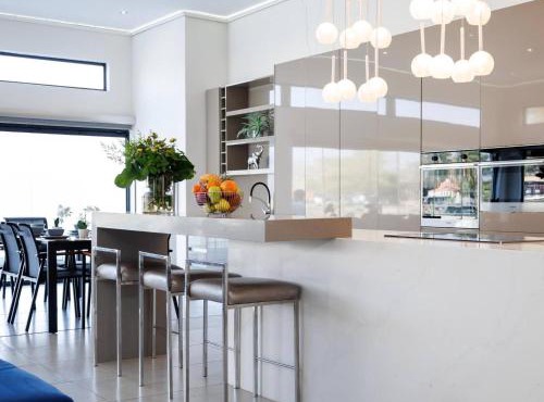 Luxurious 4-Bedroom House with Private Pool in Hartbeespoort in Hartbeespoort