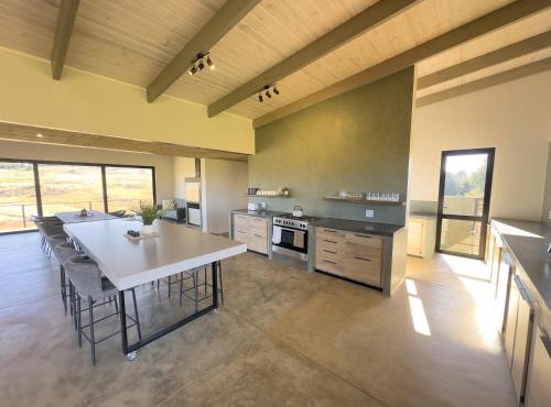 Waterfall Villa Stone Hot Tub Trout Estate in Dullstroom