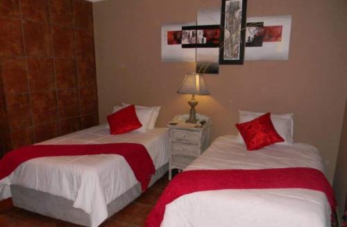 1 and 2 twin beds in Postmasburg
