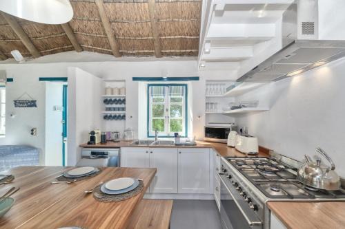 Cape Creek Cottage, Luxury Coastal Getaway in Struisbaai