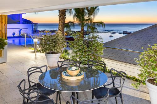 Clifton YOLO Spaces - Clifton Mansion Villa Apartment in Cape Town