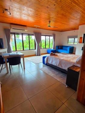 Rosies on Robin - Pool, Braai & Mountain Views in Rustenburg