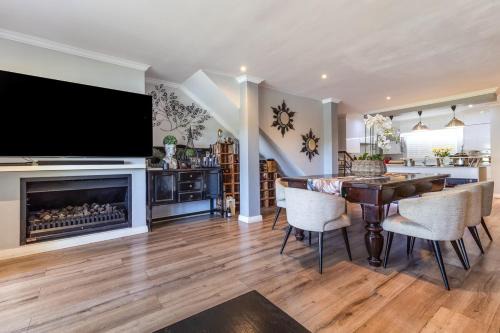 Luxury Lakeside Lodge at Jack Nicklaus Golf Estate in Simondium