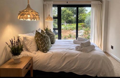 Cozy Farm Cottage with Fireplace on Stanmore Farm in Nottingham Road