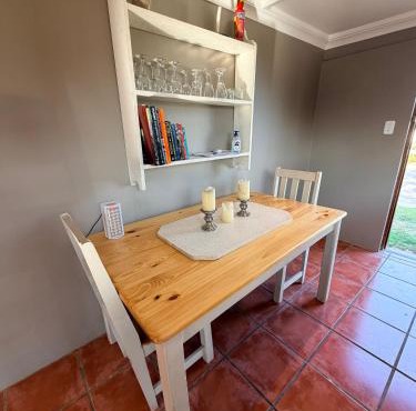 Uys Cottage on 79 in Heidelberg