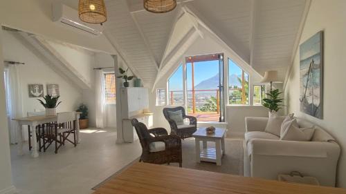 African Violet - Loft Living in Noordhoek