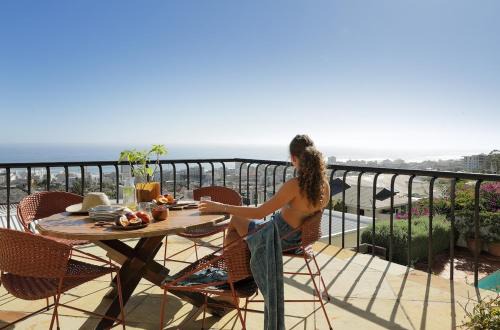 Ocean-View Villa with Pool in Cape Town
