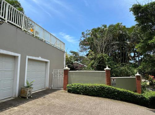 Private Garden Studio Cottage with BBQ 10 min walk to Pennington Beach in Pennington