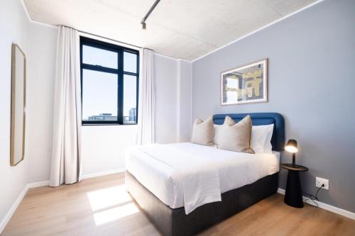 511 Riverlands - Lux 2 Bedroom Apartment with Parking