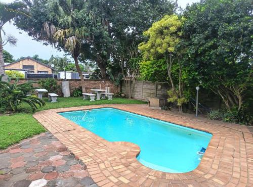 12 Dolfyn Nqabanqaba in Meer en See