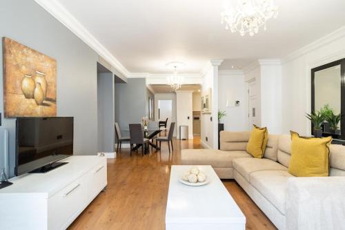 Cape Royale Elegance & Comfort in Cape Town