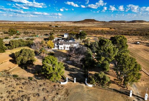 Dellville Country House & Cottages in Carnarvon
