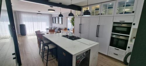 Modern Waterfront 2BR with stunning water views of canals in Knysna