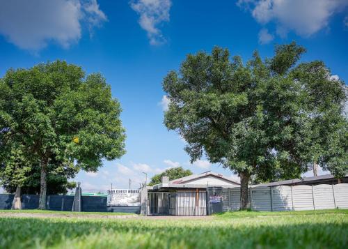 SAR GUESTHOUSE in Benoni