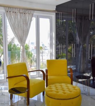 Posh Spot Gold Unit beautiful Beach View Apartment Sleeps 2 in Gqeberha
