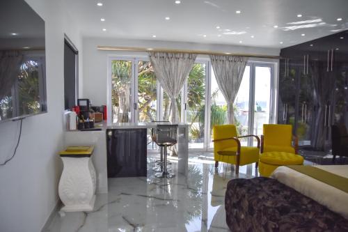 Posh Spot on the beachfront strictly bookings of 4 or 5 guests in Gqeberha
